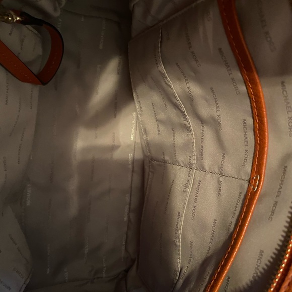 Micheal Kors Large Leather Hamilton Bag - Picture 6 of 8